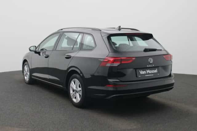 Volkswagen Golf (2021) thumbnail 2