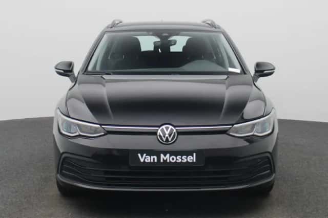 Volkswagen Golf (2021) thumbnail 3