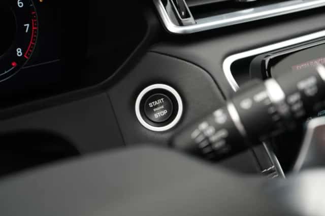 Land Rover Range Rover Velar (2019) thumbnail 33