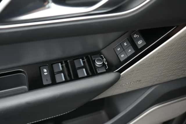 Land Rover Range Rover Velar (2019) thumbnail 35