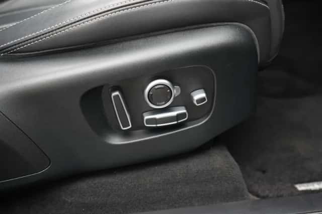 Land Rover Range Rover Velar (2019) thumbnail 38