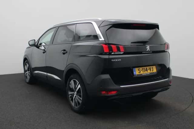 Peugeot 5008 (2023) thumbnail 2