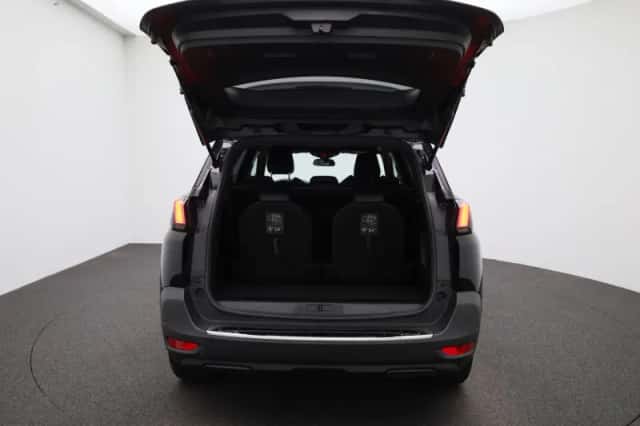Peugeot 5008 (2023) thumbnail 11