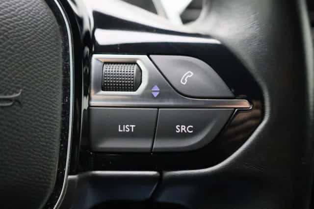 Peugeot 5008 (2023) thumbnail 17