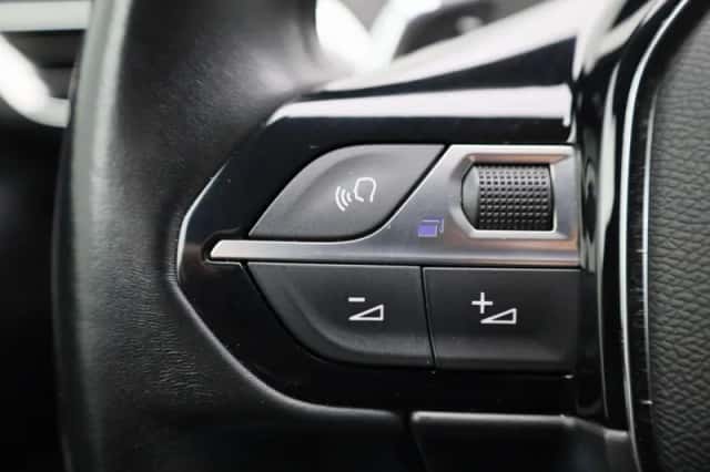 Peugeot 5008 (2023) thumbnail 19