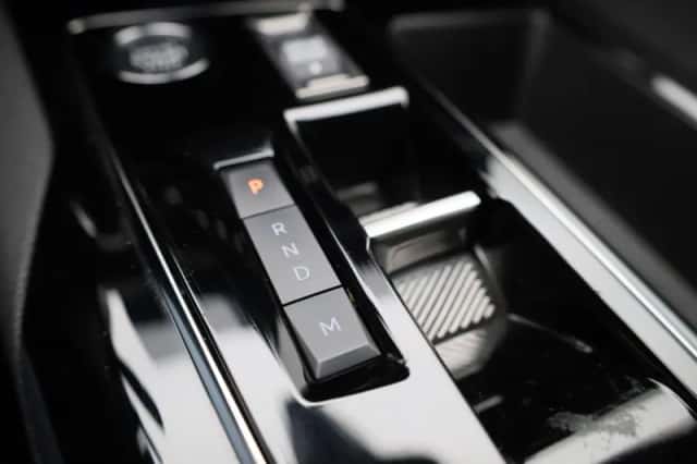 Peugeot 5008 (2023) thumbnail 27