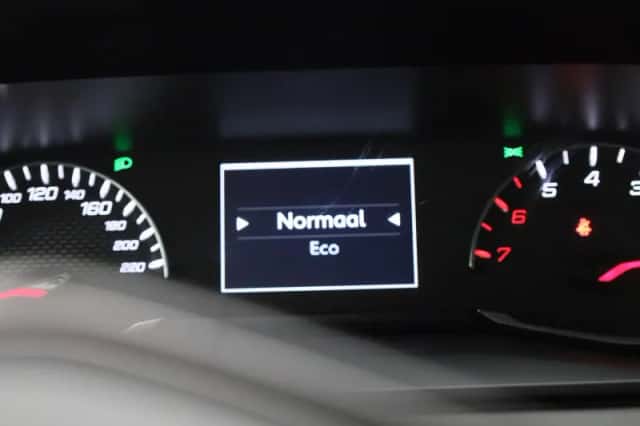 Peugeot 208 (2022) thumbnail 25