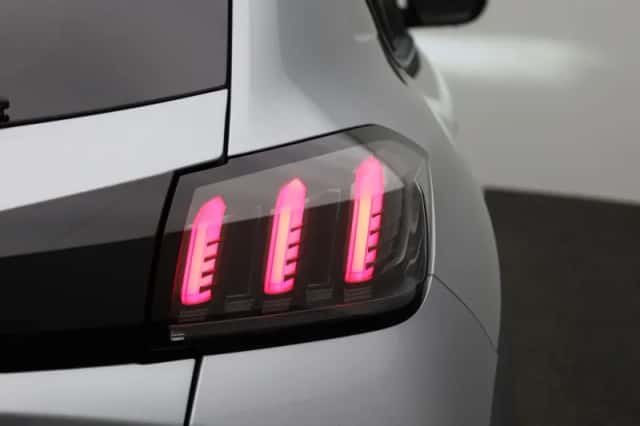 Peugeot 208 (2022) thumbnail 33