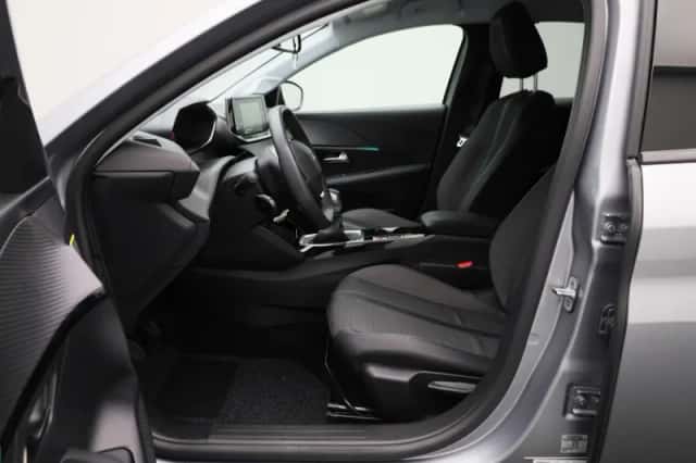 Peugeot 208 (2022) thumbnail 9