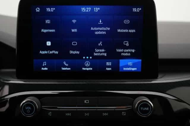 Ford Kuga (2023) thumbnail 16