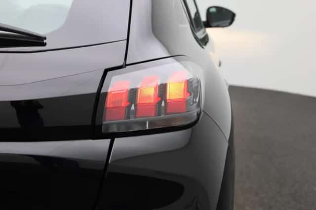 Peugeot 208 (2023) thumbnail 31