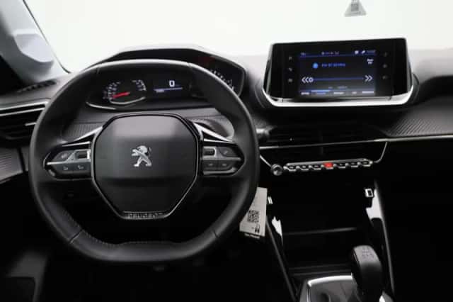 Peugeot 208 (2023) thumbnail 7