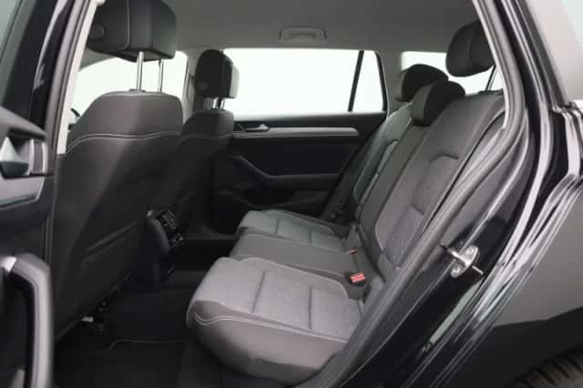 Volkswagen Passat (2023) thumbnail 12
