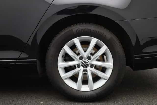 Volkswagen Passat (2023) thumbnail 13