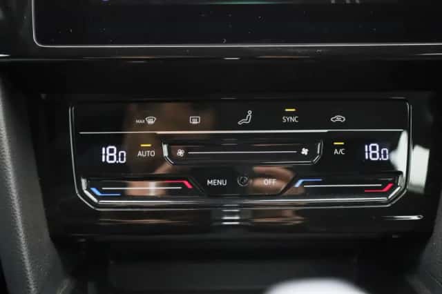 Volkswagen Passat (2023) thumbnail 18