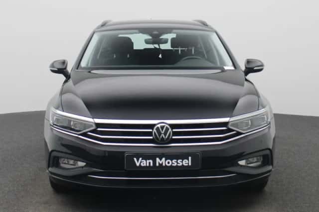 Volkswagen Passat (2023) thumbnail 3