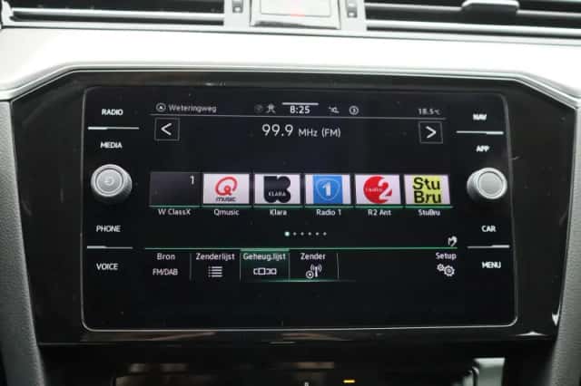 Volkswagen Passat (2023) thumbnail 22