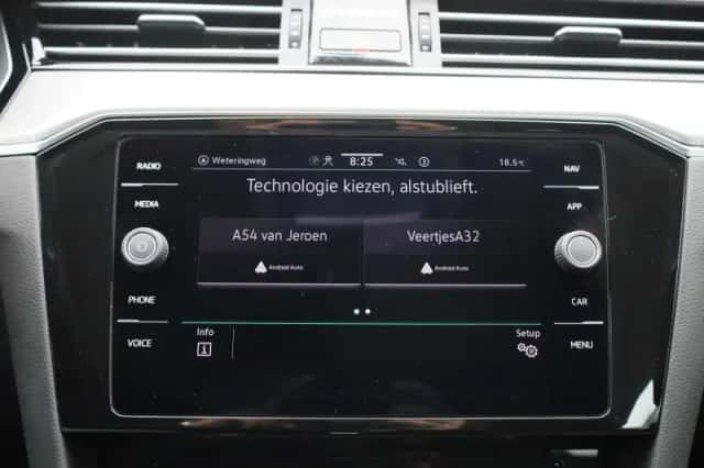 Volkswagen Passat (2023) thumbnail 23