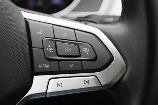 Volkswagen Passat (2023) thumbnail 24