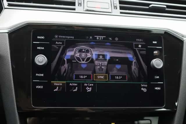 Volkswagen Passat (2023) thumbnail 28