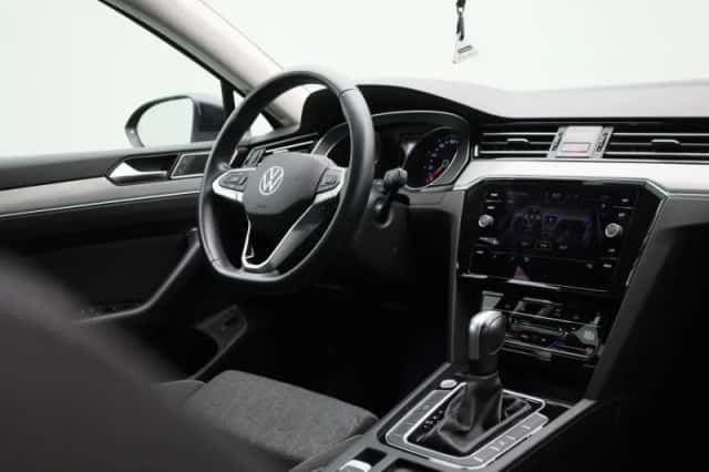 Volkswagen Passat (2023) thumbnail 36