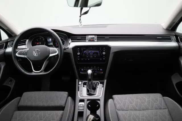 Volkswagen Passat (2023) thumbnail 37