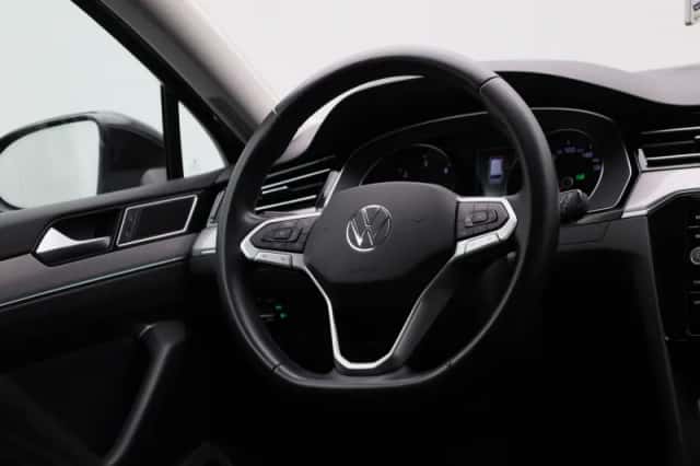 Volkswagen Passat (2023) thumbnail 38