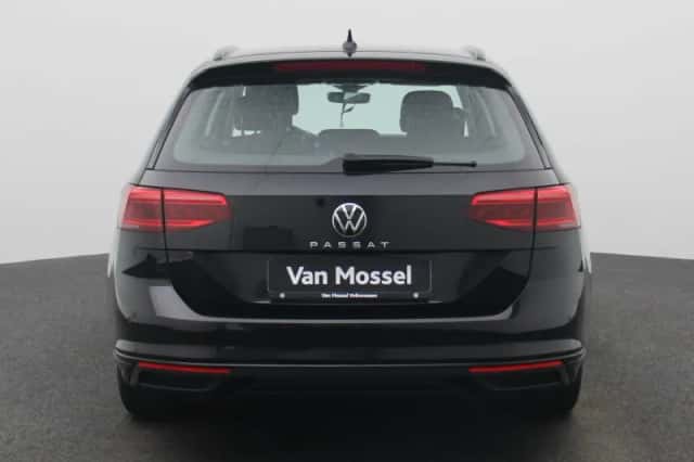 Volkswagen Passat (2023) thumbnail 5
