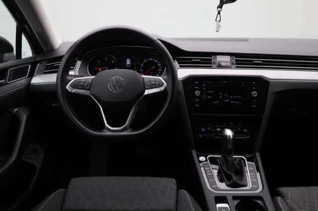 Volkswagen Passat (2023) thumbnail 7