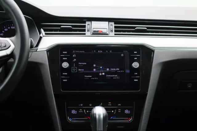 Volkswagen Passat (2023) thumbnail 9