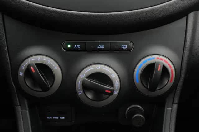 Hyundai i10 (2012) thumbnail 12