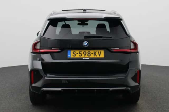 BMW iX1 (2023) thumbnail 5