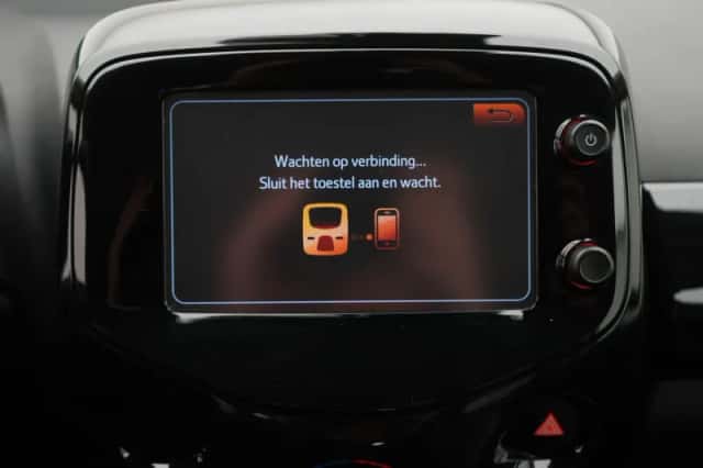 Toyota Aygo (2015) thumbnail 14