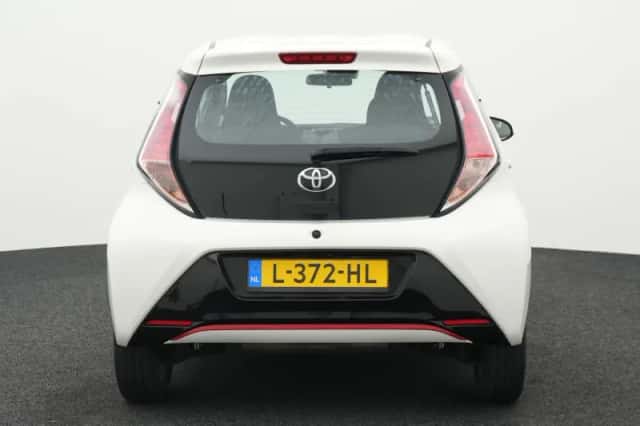 Toyota Aygo (2015) thumbnail 5