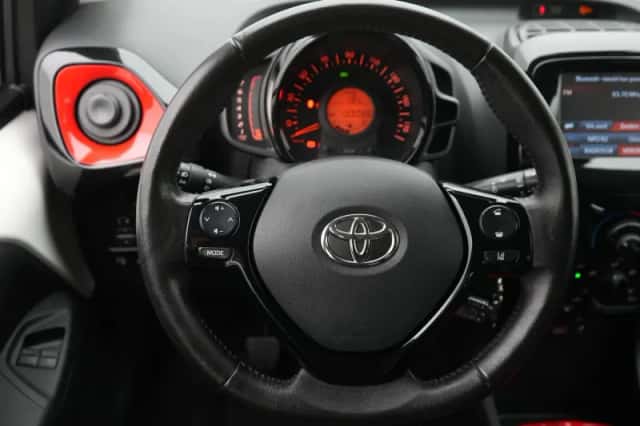 Toyota Aygo (2015) thumbnail 8