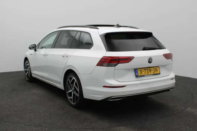 Volkswagen Golf (2023) thumbnail 2