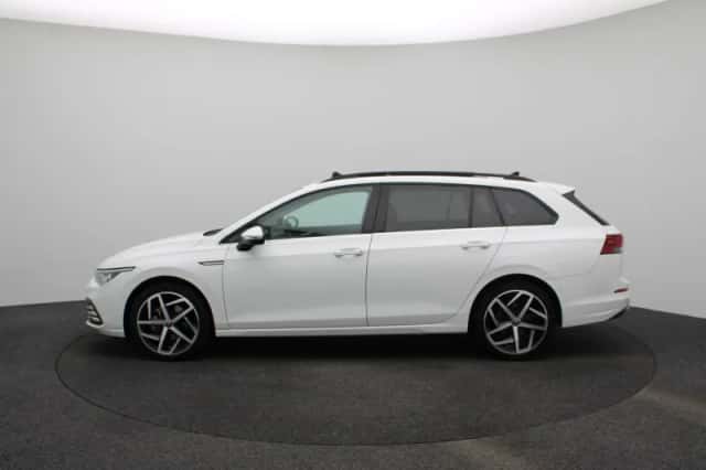 Volkswagen Golf (2023) thumbnail 4