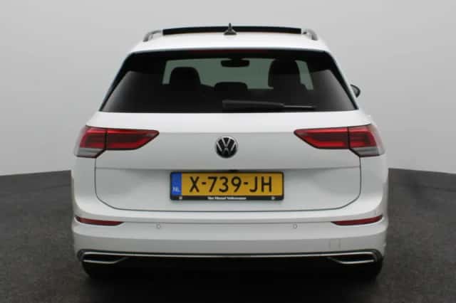 Volkswagen Golf (2023) thumbnail 5