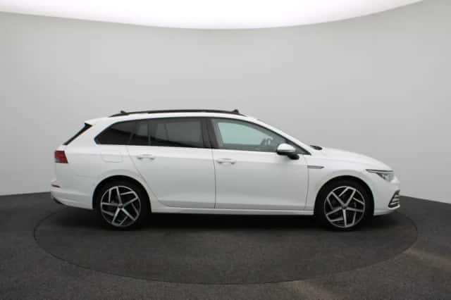 Volkswagen Golf (2023) thumbnail 6
