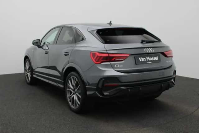 Audi Q3 (2021) thumbnail 3