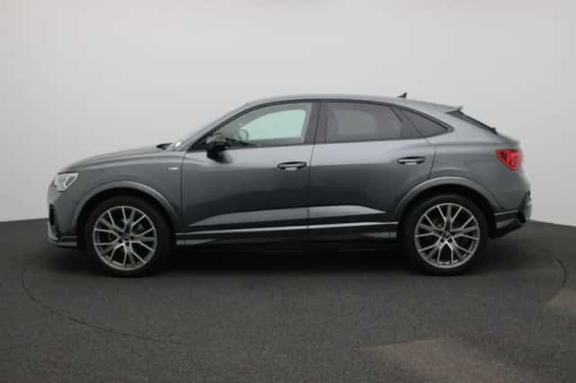 Audi Q3 (2021) thumbnail 5