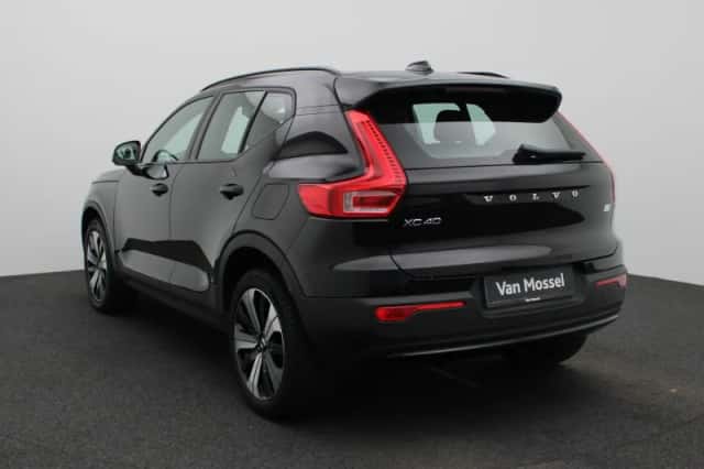 Volvo XC40 (2023) thumbnail 2
