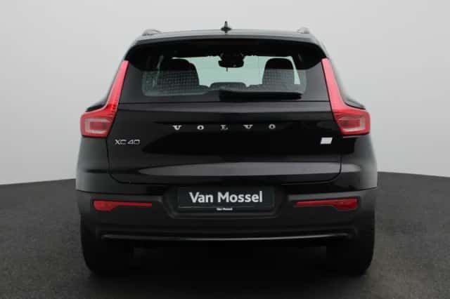 Volvo XC40 (2023) thumbnail 5