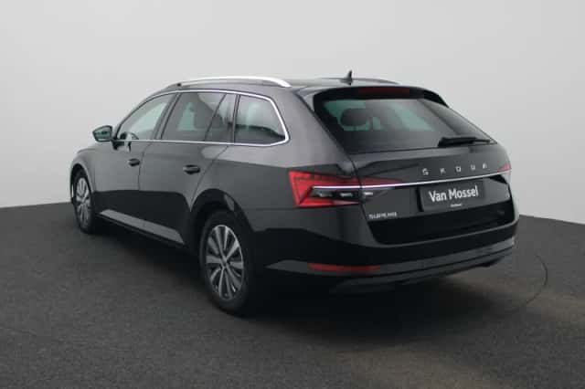 Škoda Superb (2022) thumbnail 2