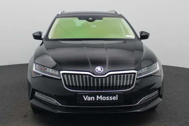 Škoda Superb (2022) thumbnail 3