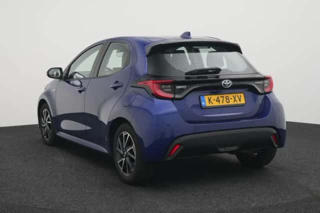 Toyota Yaris (2021) thumbnail 2