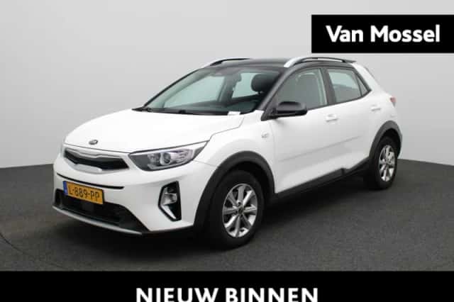 Kia Stonic (2021) thumbnail 1
