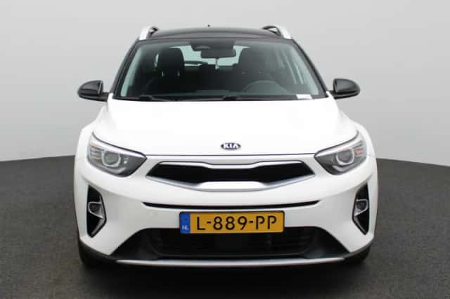 Kia Stonic (2021) thumbnail 3