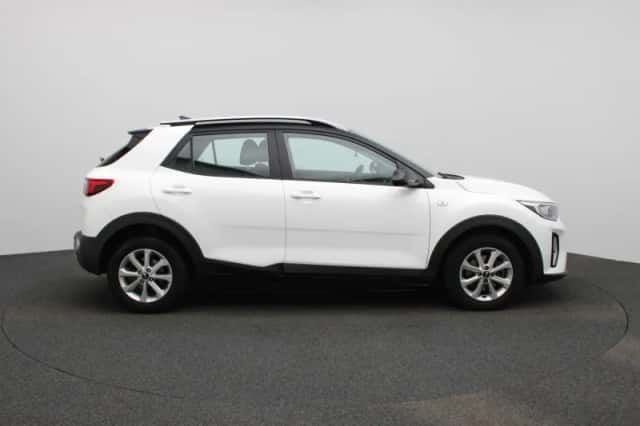 Kia Stonic (2021) thumbnail 6
