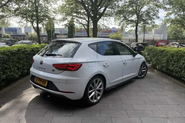 SEAT Leon (2018) thumbnail 2